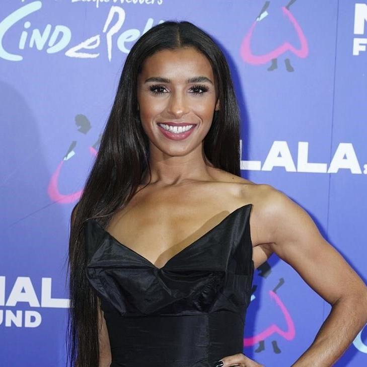 Show stopper: Singalong fans ejected, 'Bodyguard' halted